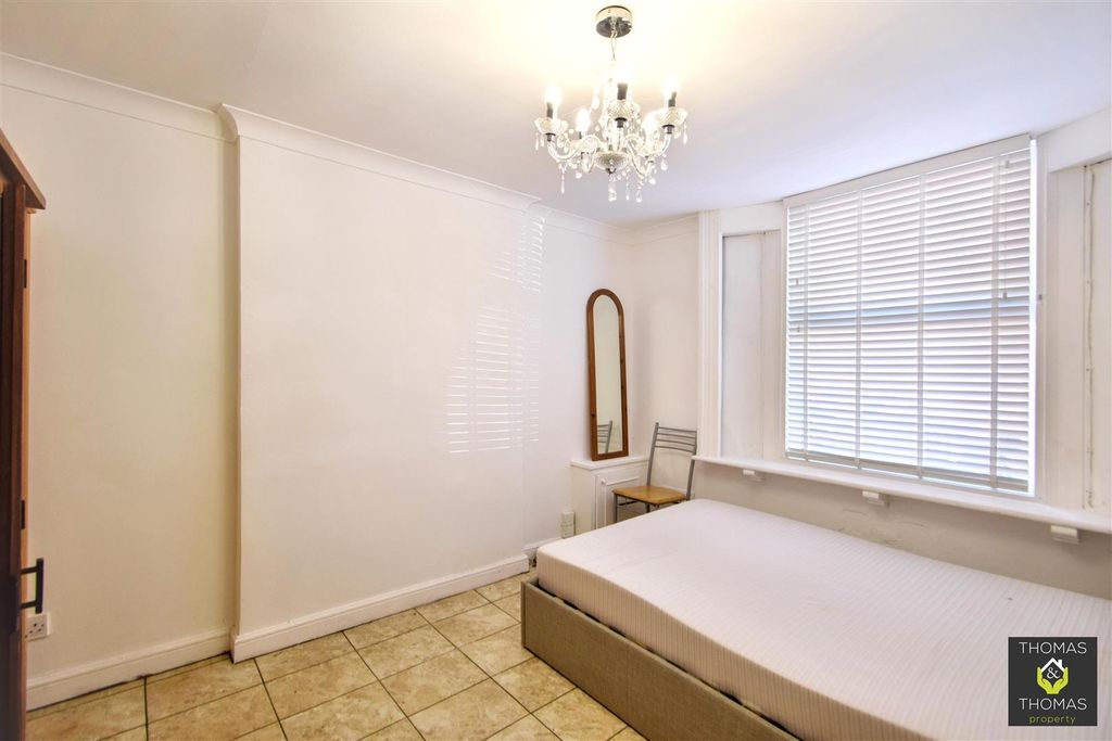 Property photo 2 of 7 D