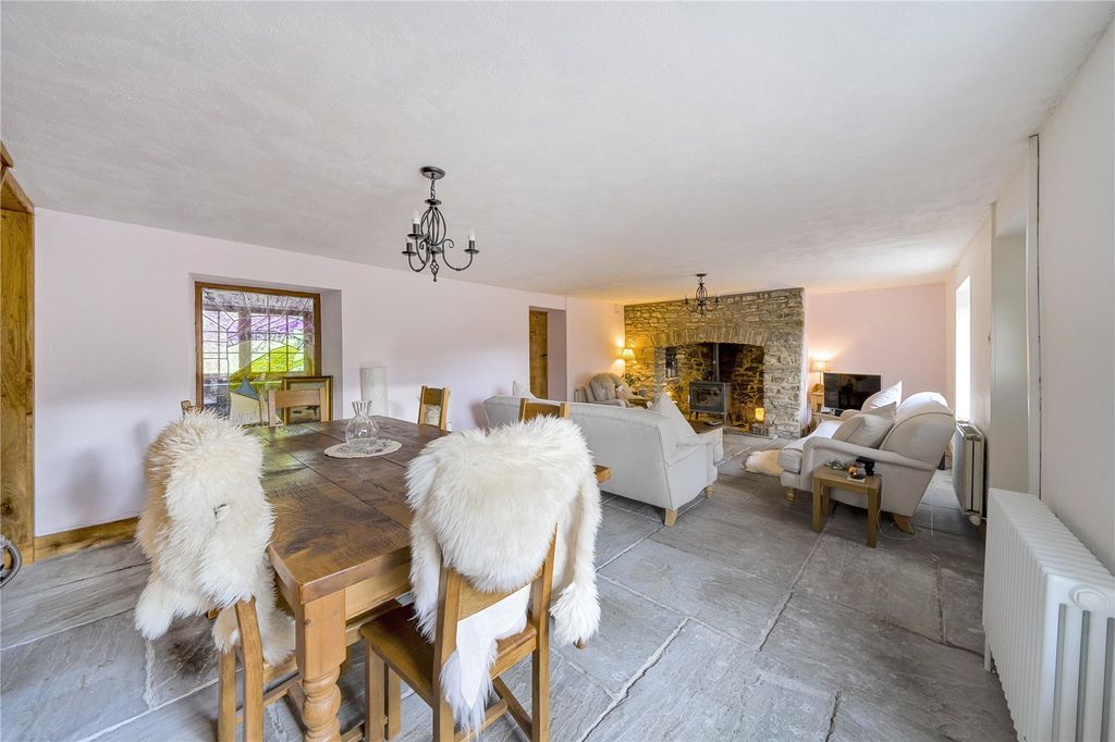 Property photo 3 of 25 Picture No. 12