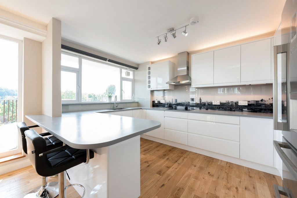 Property photo 2 of 9 1 (Main)