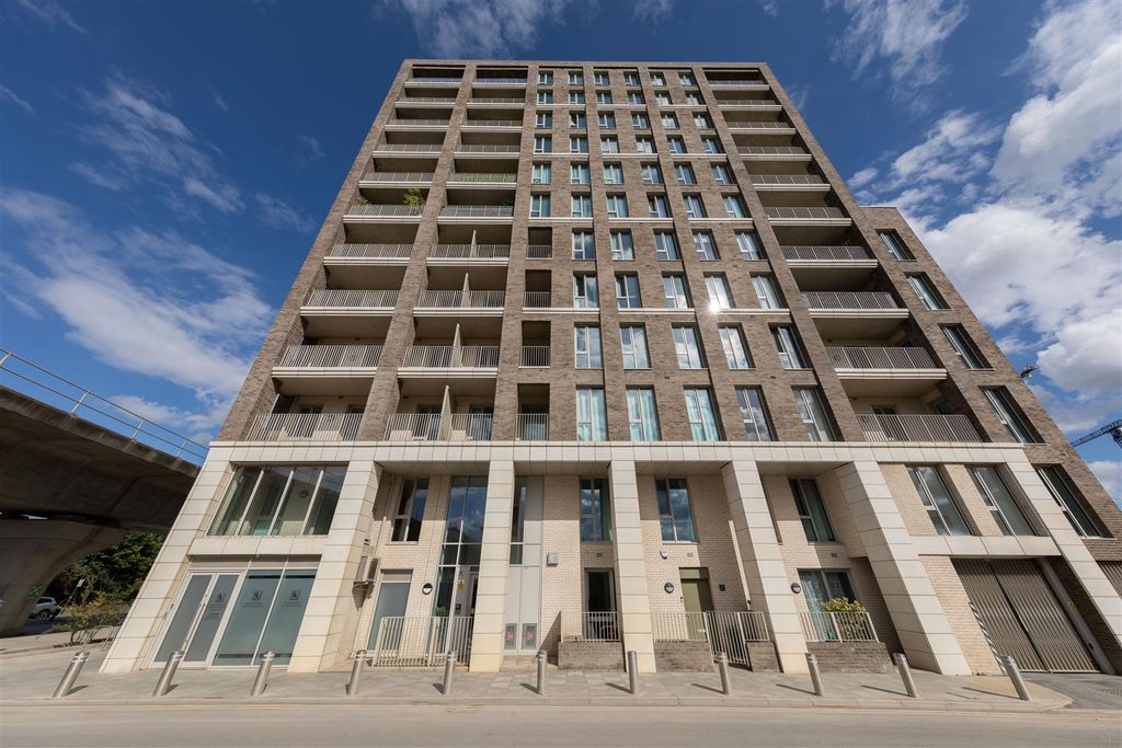 Property photo 1 of 21