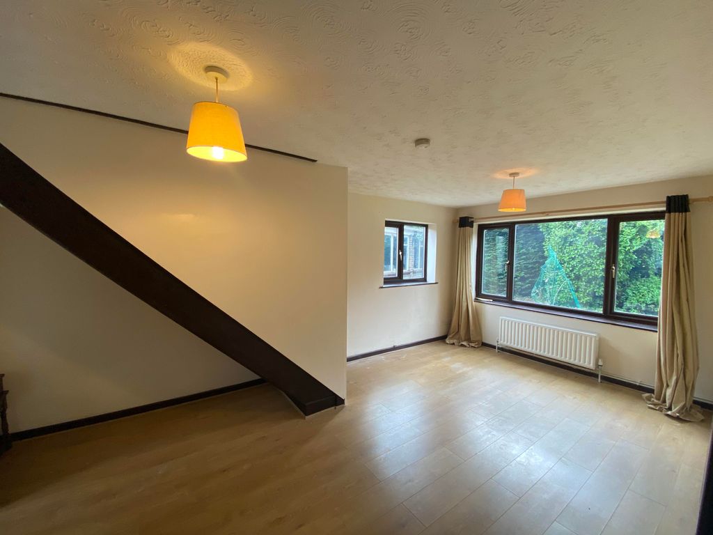 Property photo 1 of 10 Living Room