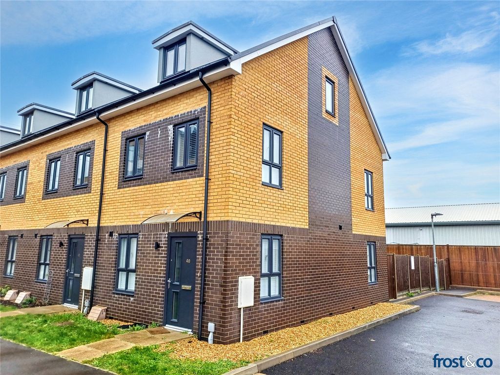 Property photo 1 of 15 Brambling Gardens