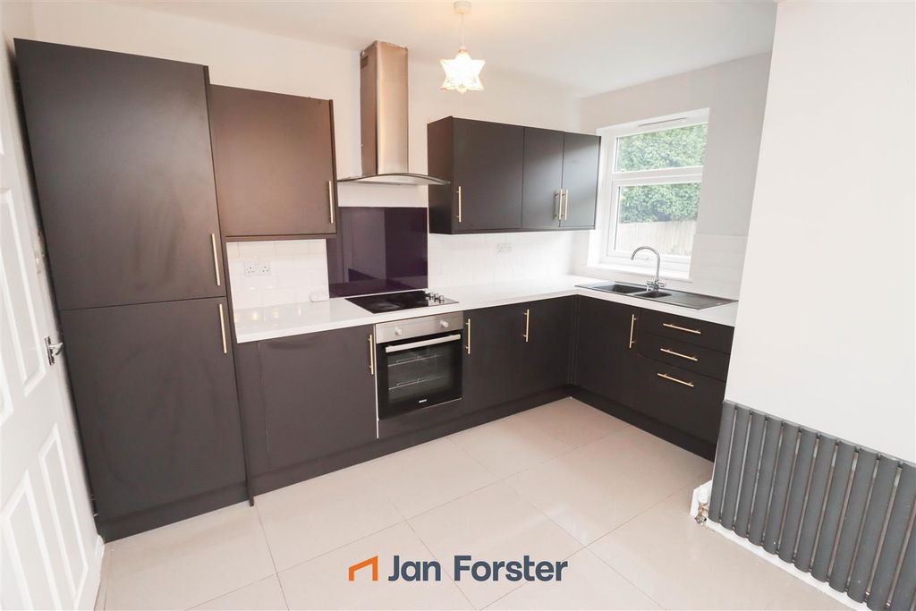 Property photo 3 of 12 Kitchen