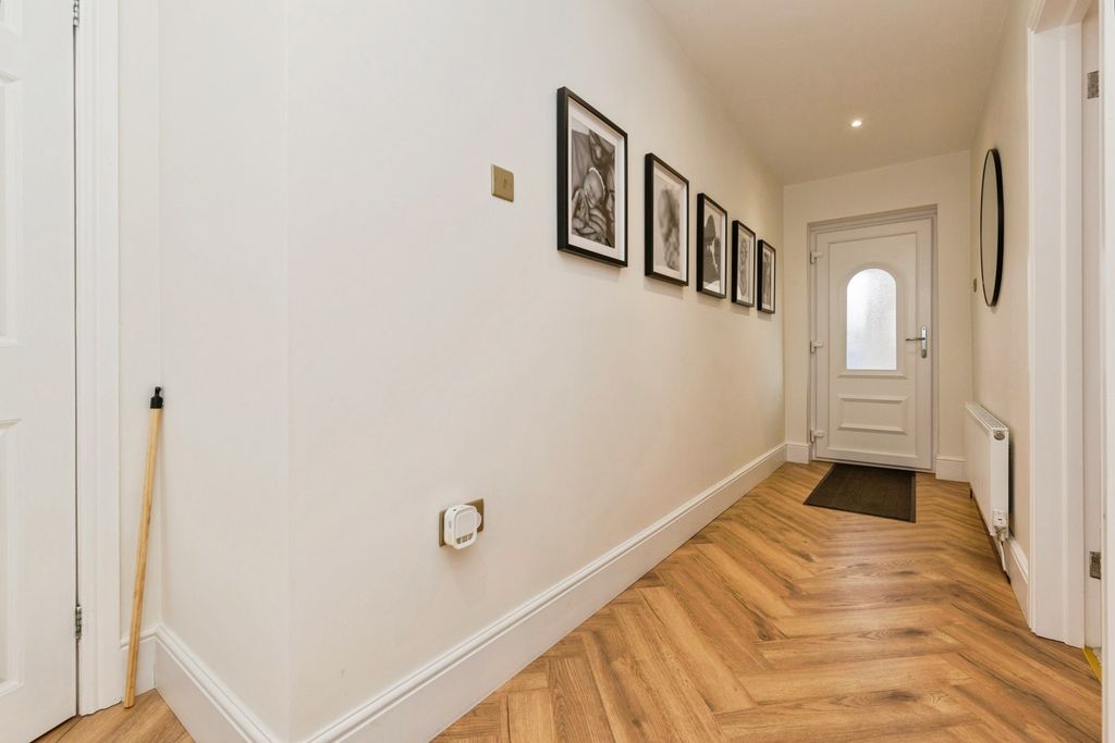 Property photo 2 of 17 Photo