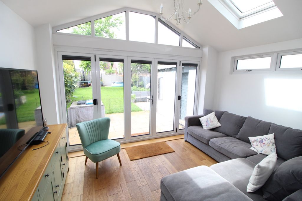 Property photo 3 of 17 756004