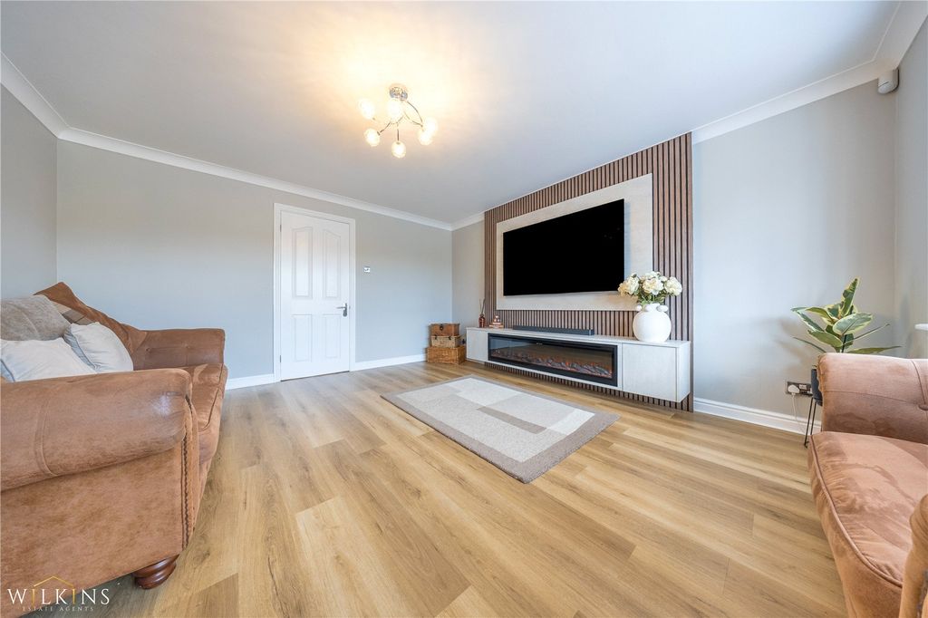 Property photo 3 of 40 Picture No. 02