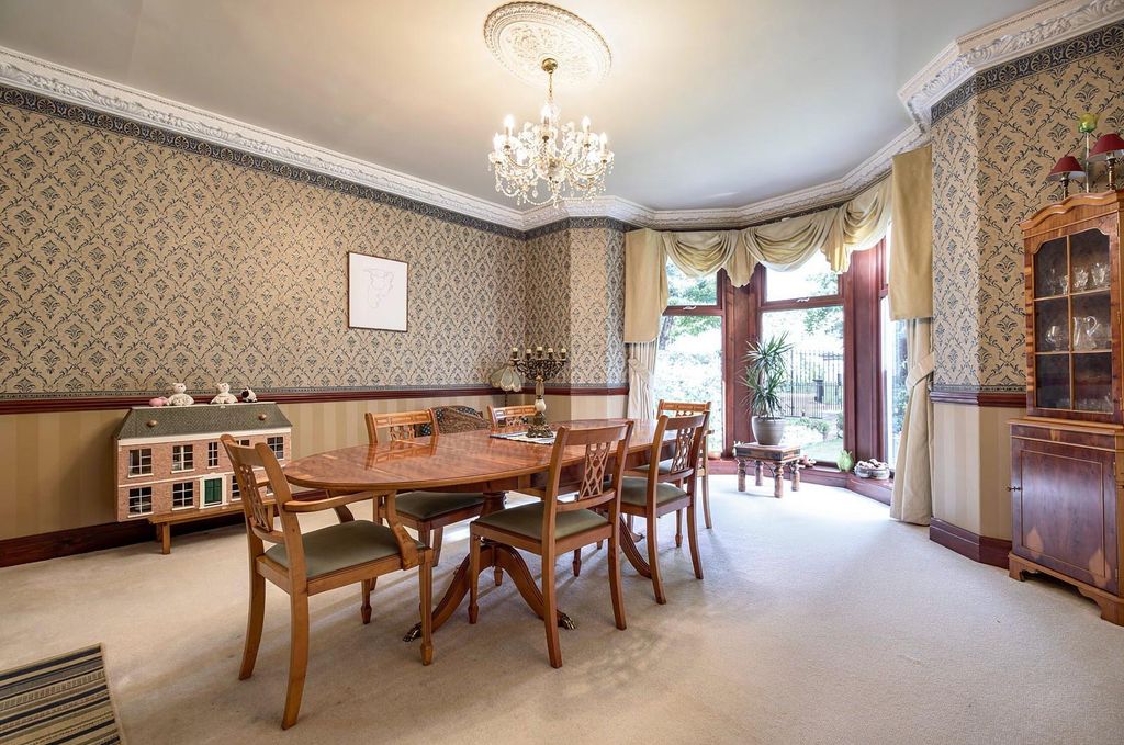 Property photo 3 of 25 Dining Room