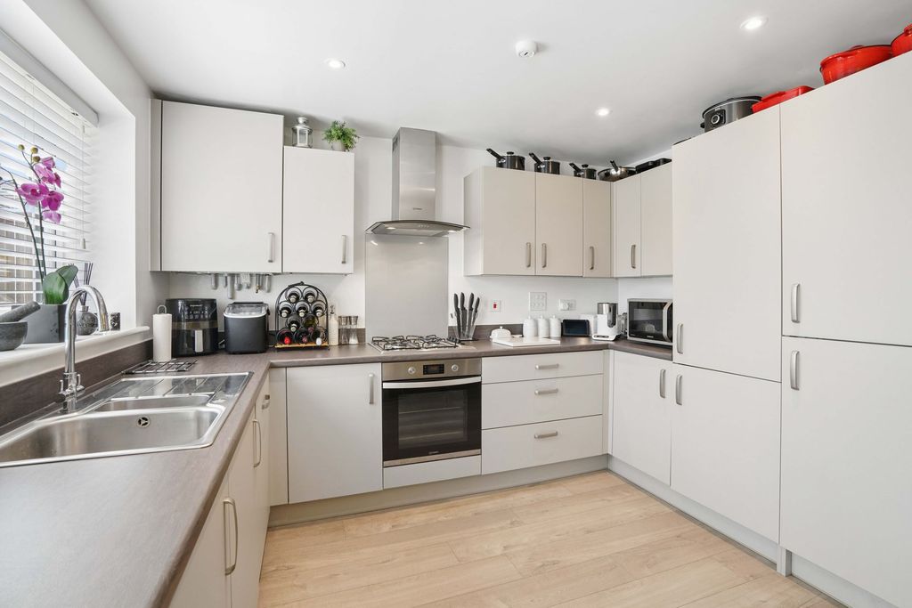 Property photo 2 of 16 Kitchen