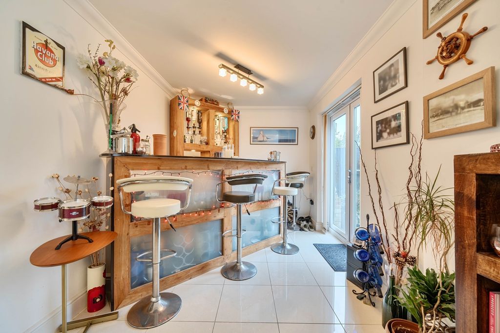 Property photo 3 of 27 Bar