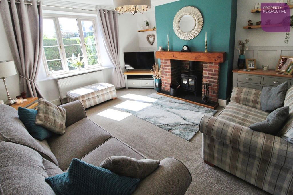 Property photo 2 of 13 Lounge