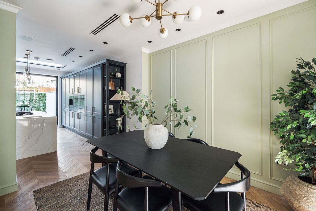 Property photo 3 of 37