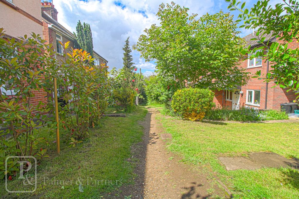 Property photo 1 of 12 Location