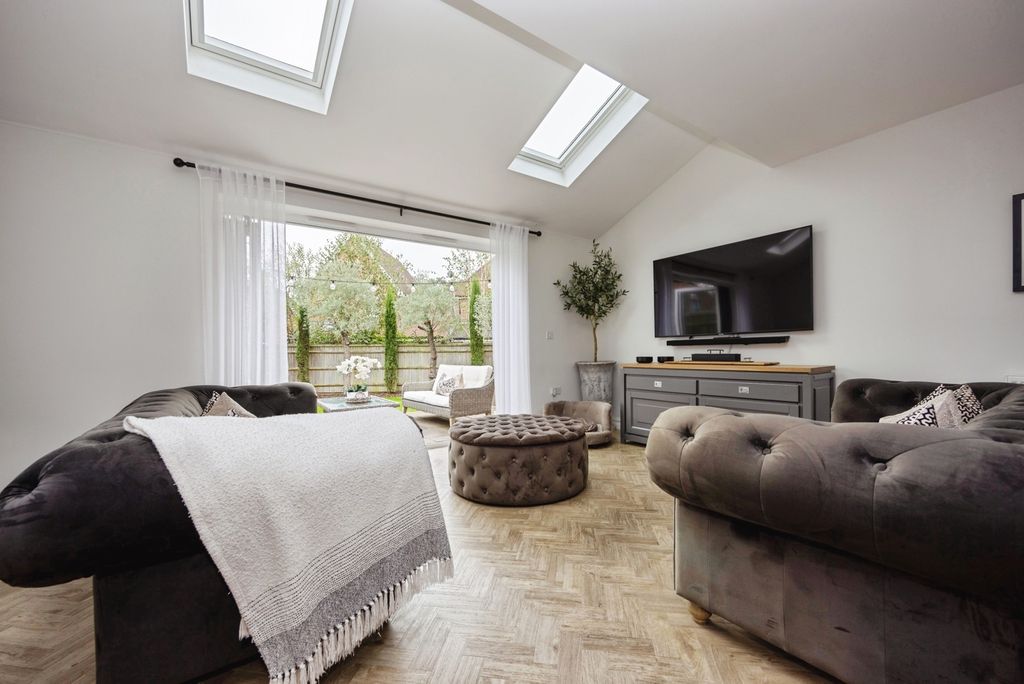 Property photo 3 of 18 Pbox-Img.Jpg