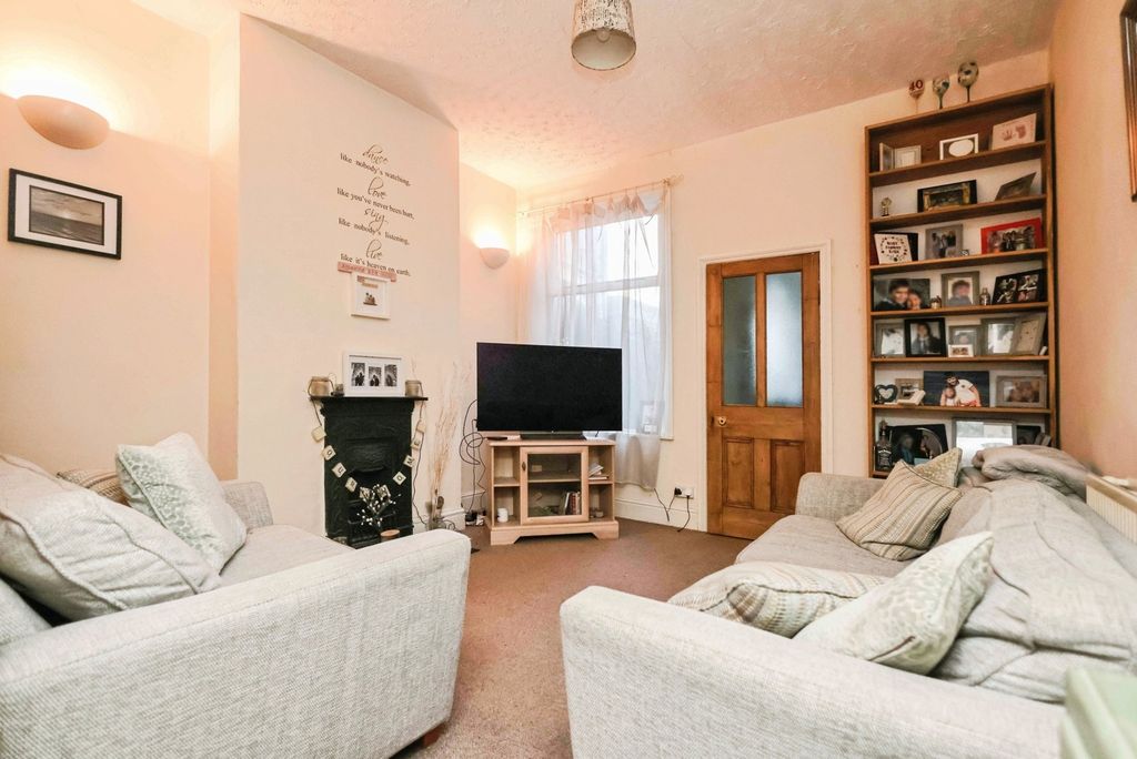 Property photo 2 of 19 Pbox-Img.Jpg