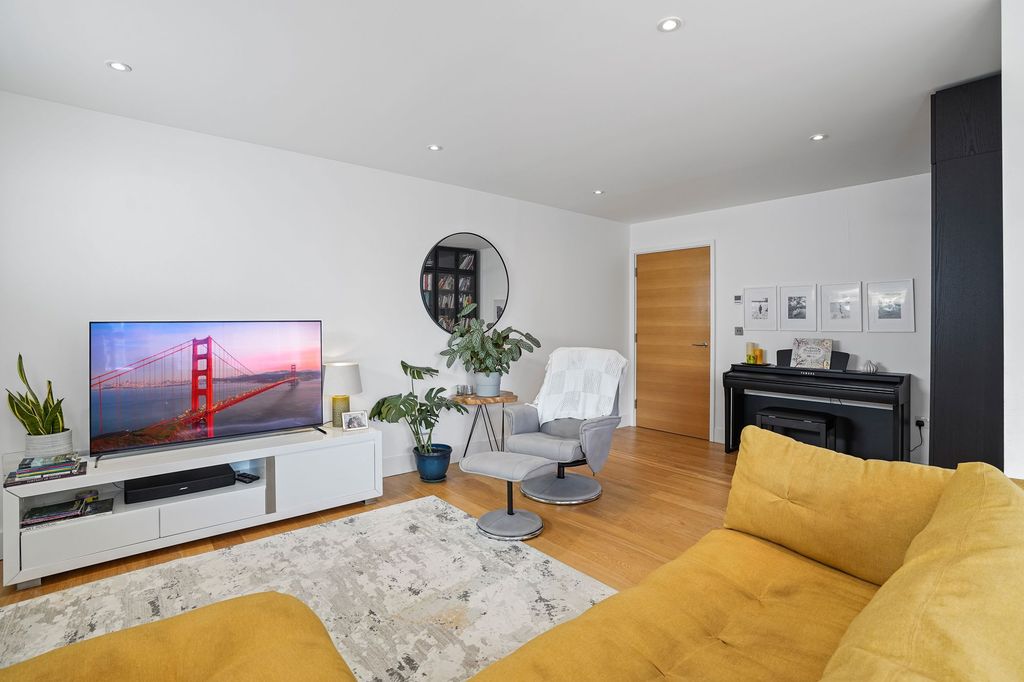 Property photo 2 of 27