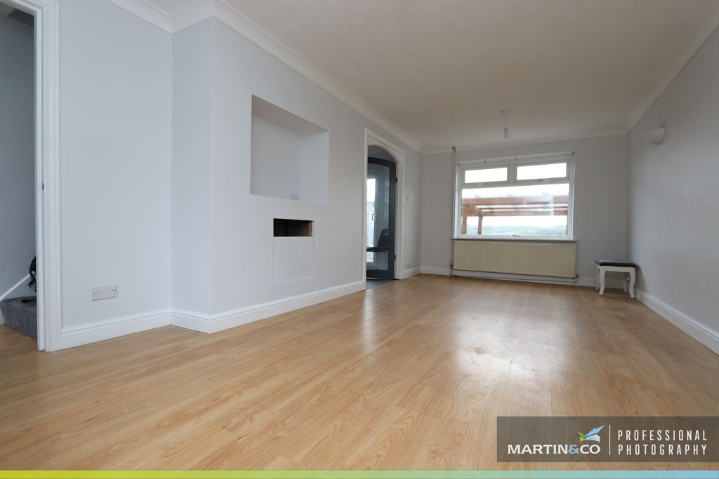 Property photo 3 of 27