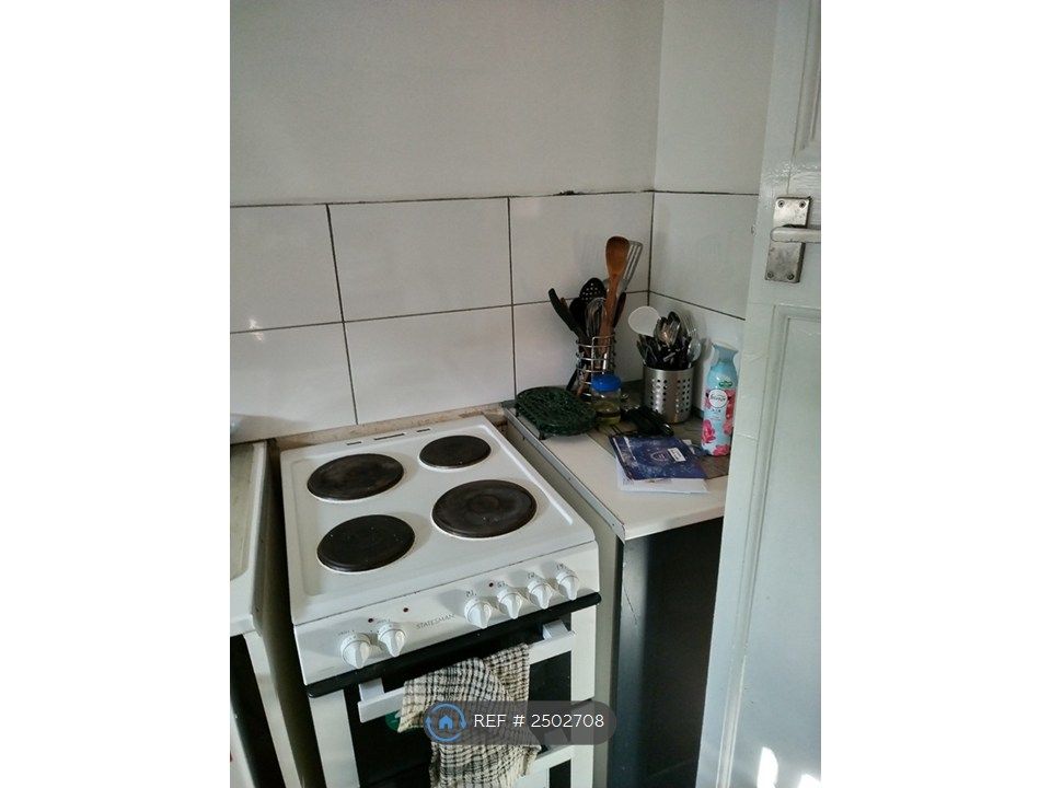 Property photo 3 of 19 Kitchen