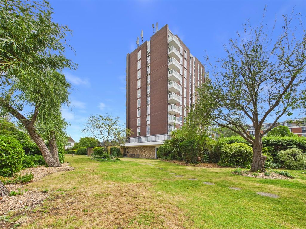 Property photo 1 of 30