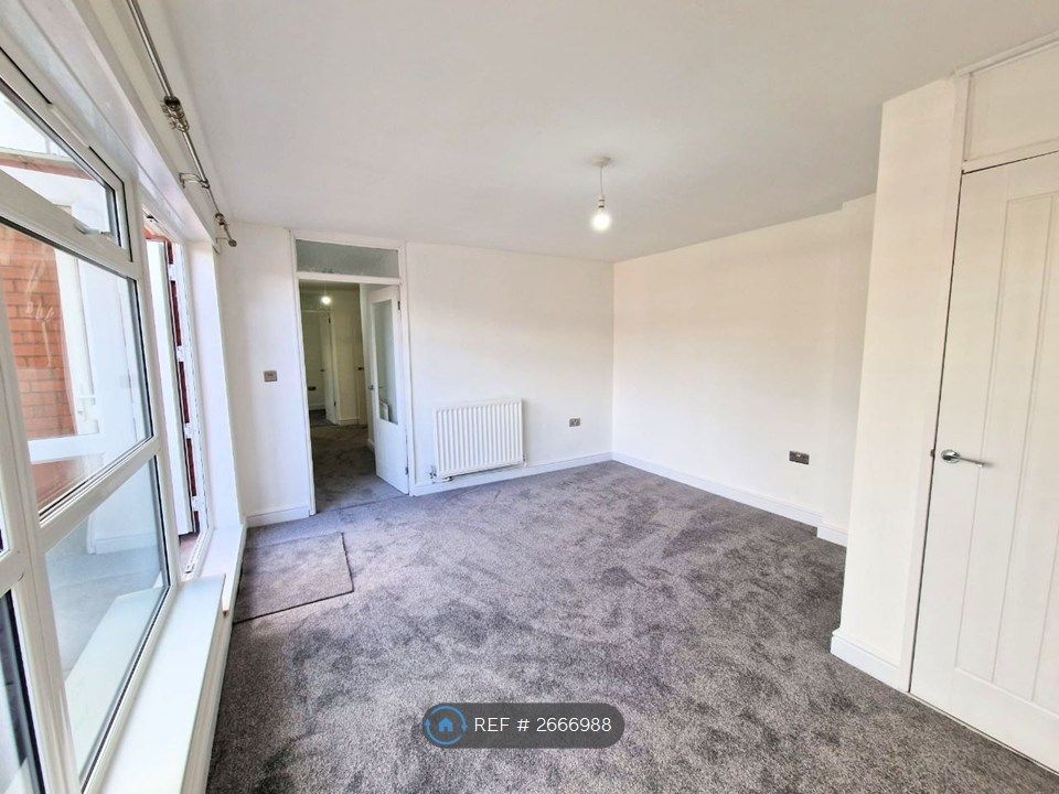 Property photo 3 of 34