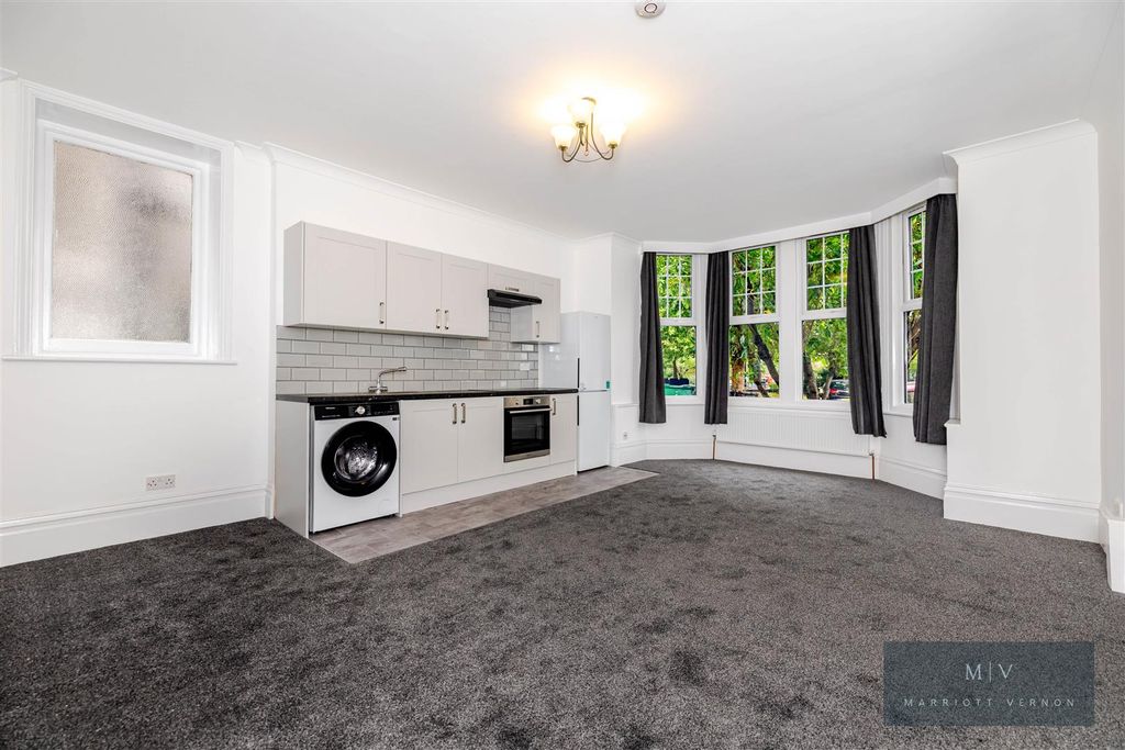 Property photo 2 of 12 1N2A3100-2.Jpg