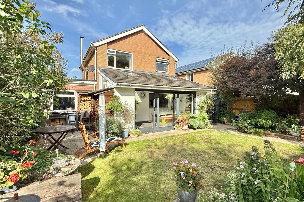 Property photo 1 of 24 Holm Close, Poulner, Ringwood