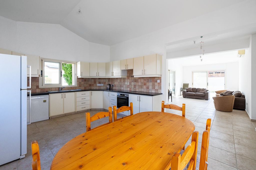 Property photo 3 of 30