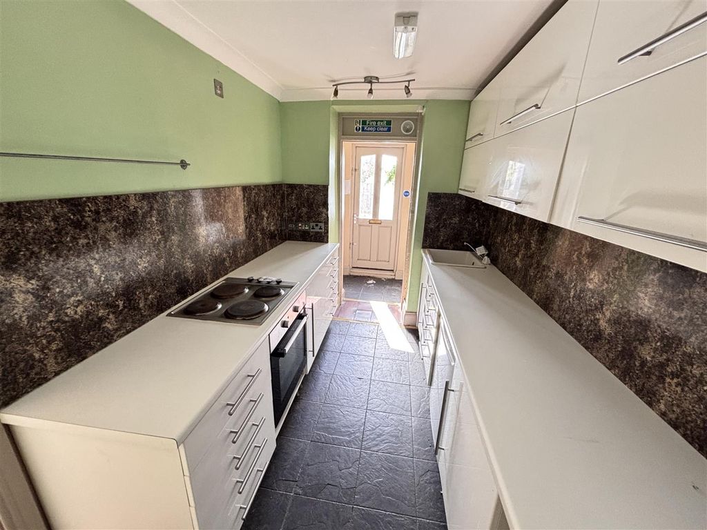 Property photo 3 of 14 Kitchen