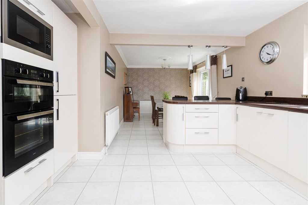 Property photo 2 of 59