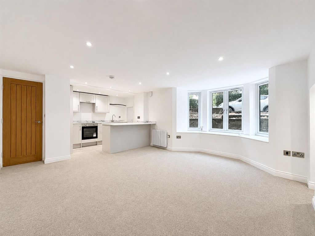 Property photo 2 of 10