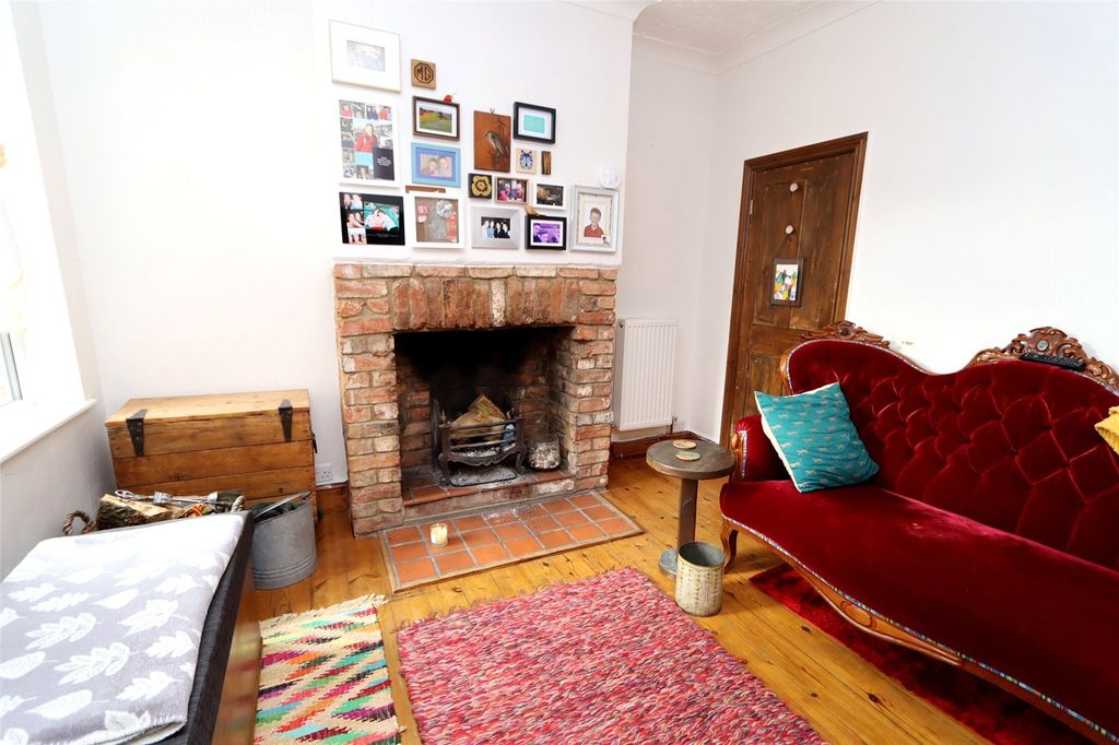 Property photo 2 of 11 Living Room