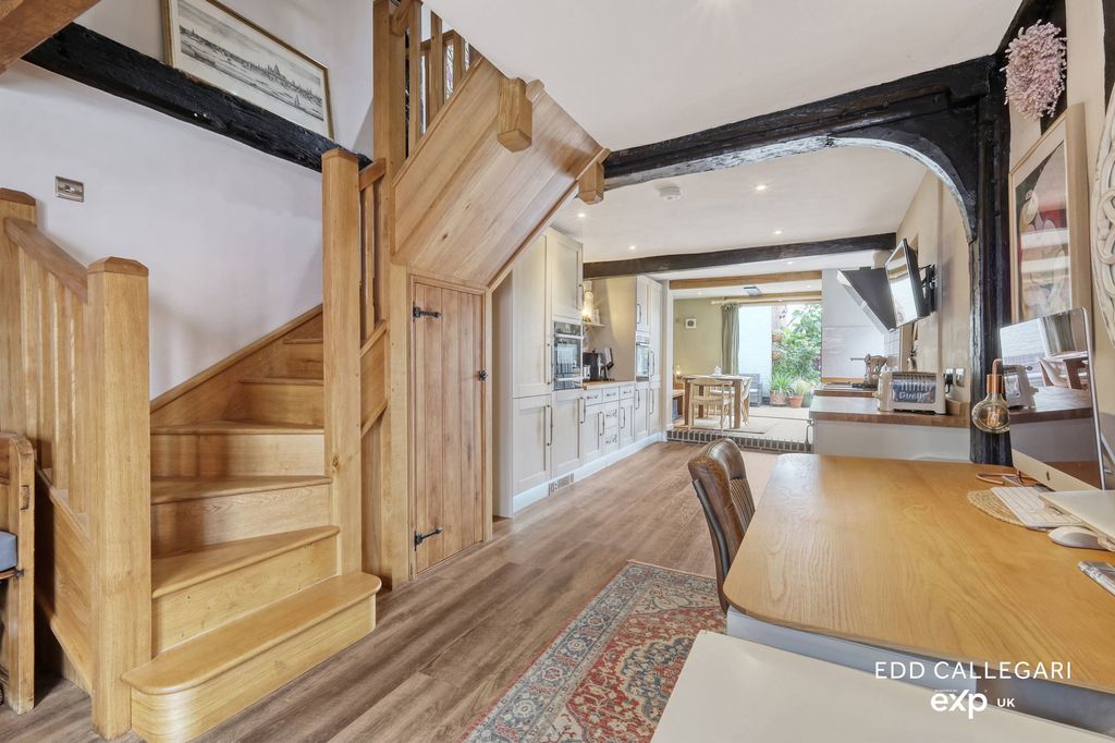 Property photo 2 of 27