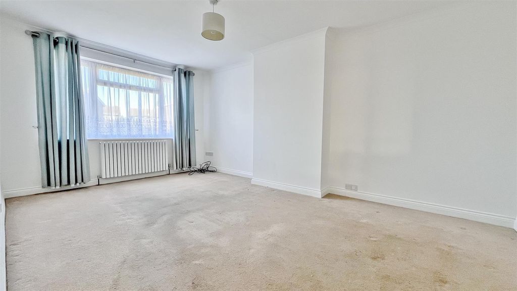 Property photo 3 of 13 Lounge/Diner