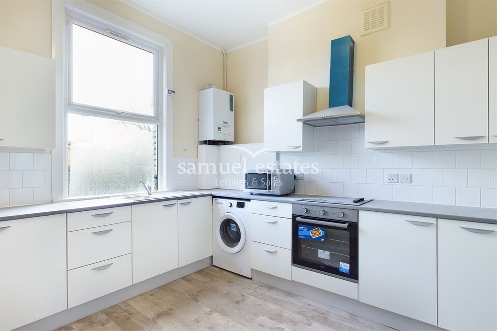 Property photo 3 of 10 Kitchen