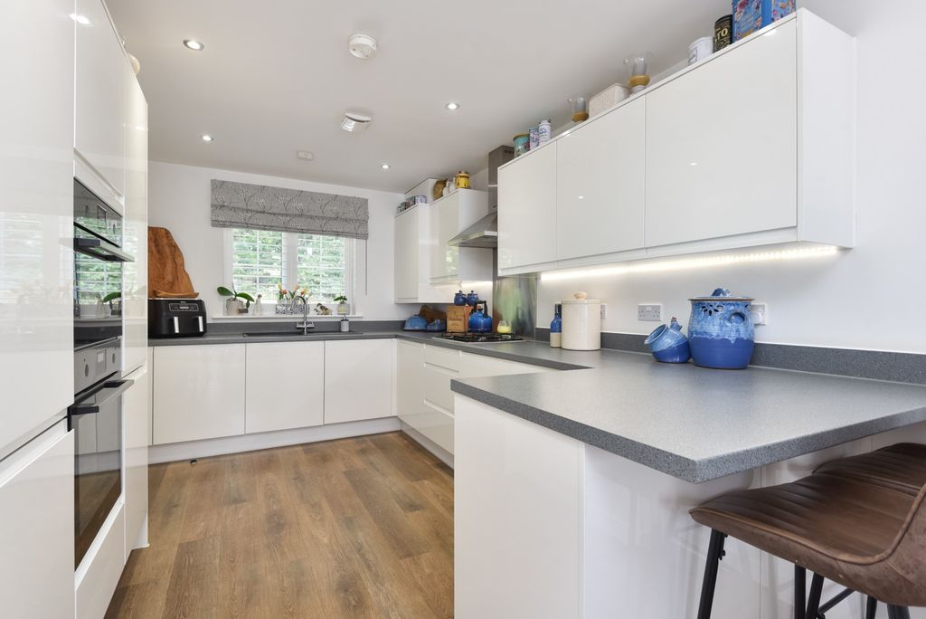 Property photo 2 of 27 5257946