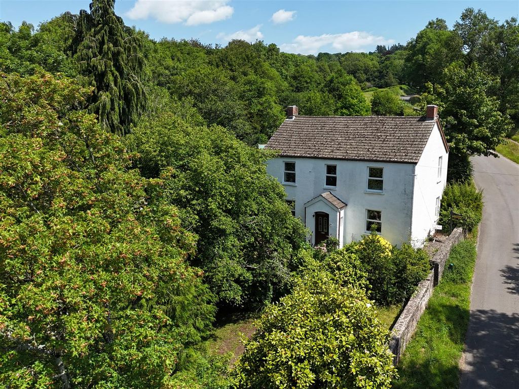 Property photo 1 of 28 Honeyfield Farm