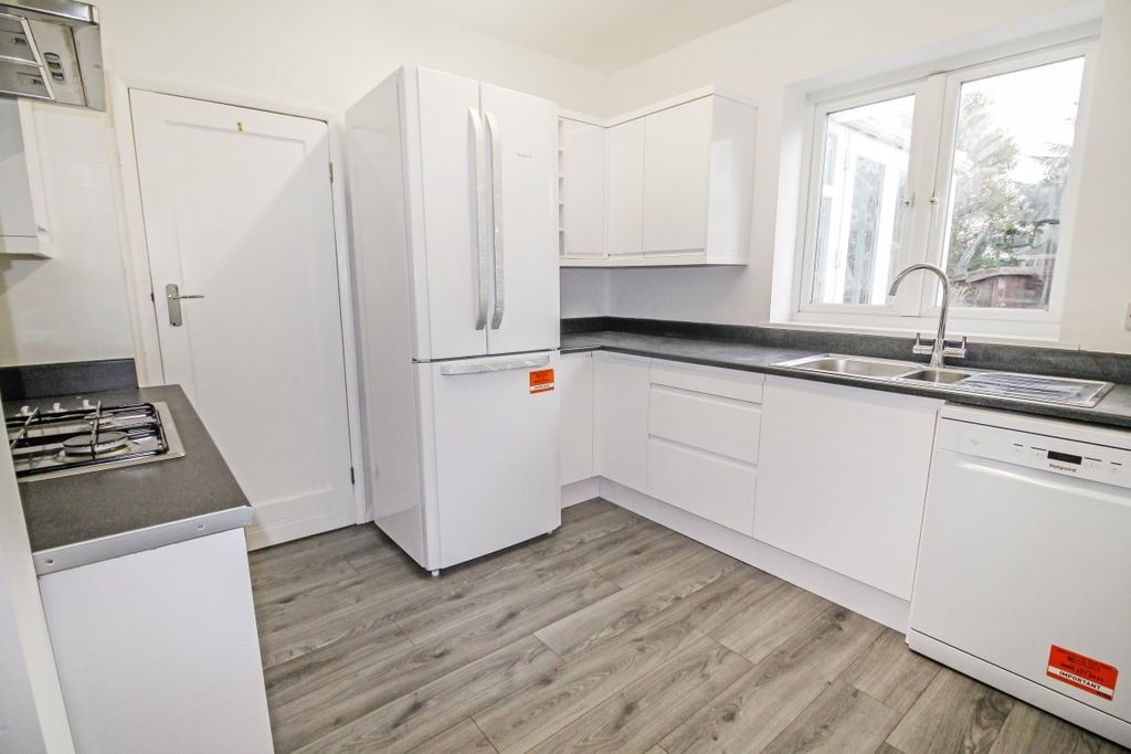 Property photo 3 of 14 Kitchen