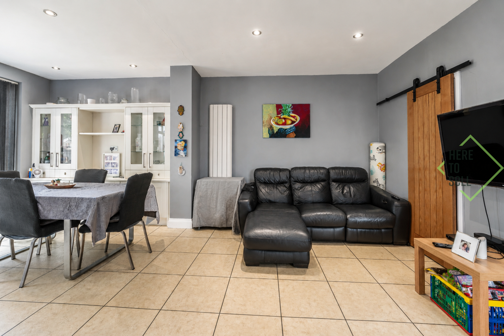 Property photo 3 of 19 Myrtle Close, East Barnet, En4 - Livingroom