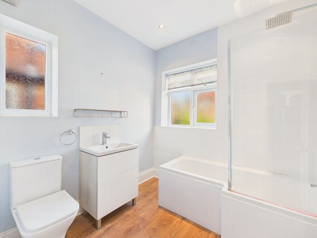 Property photo 3 of 15 Bathroom