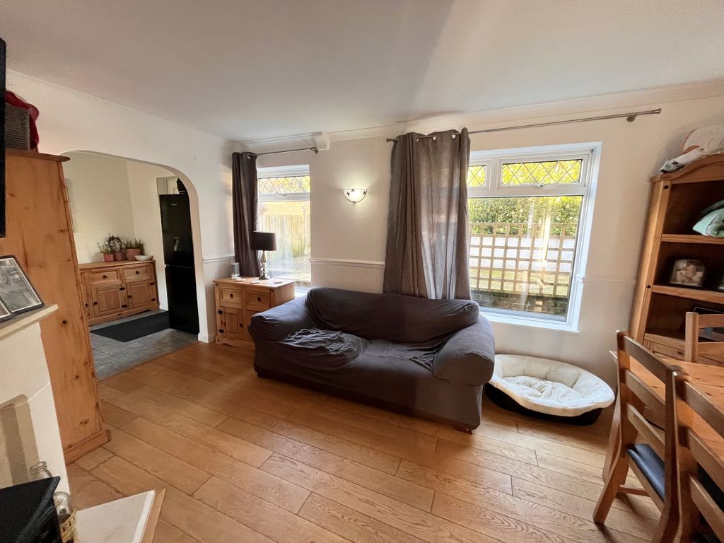 Property photo 3 of 7 Lounge