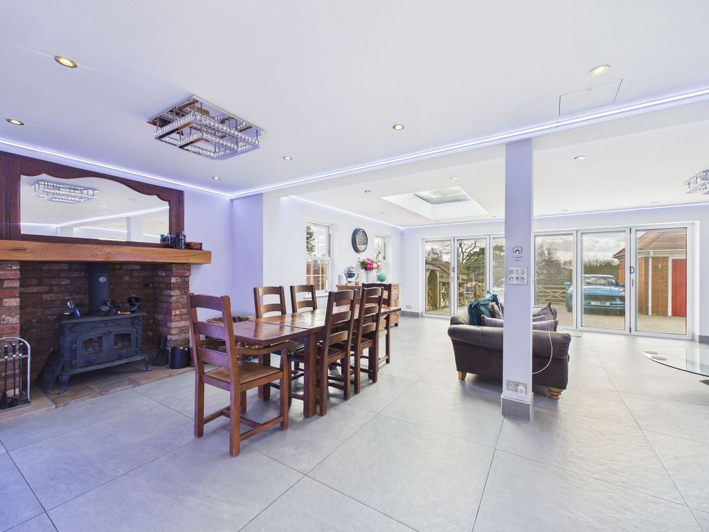 Property photo 3 of 49