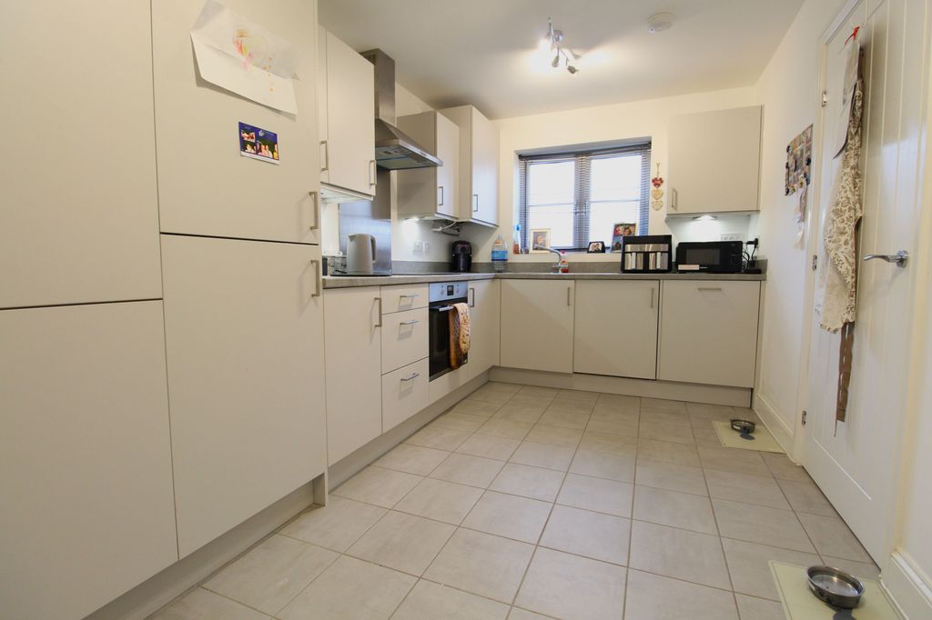 Property photo 2 of 12 Kitchen