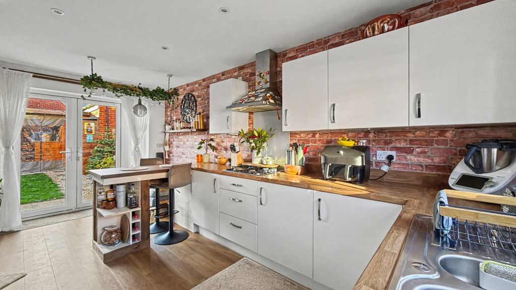 Property photo 2 of 19 4788861