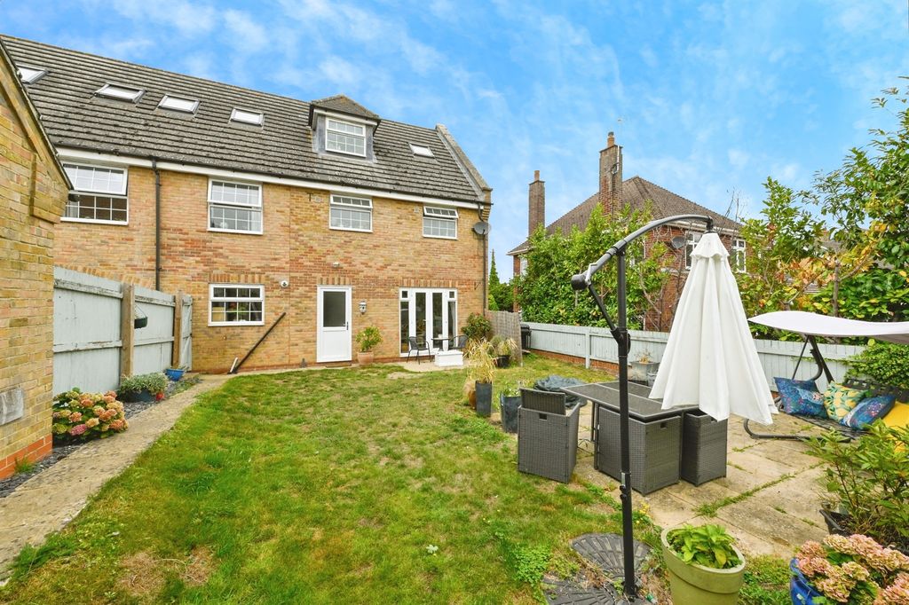 Property photo 2 of 17