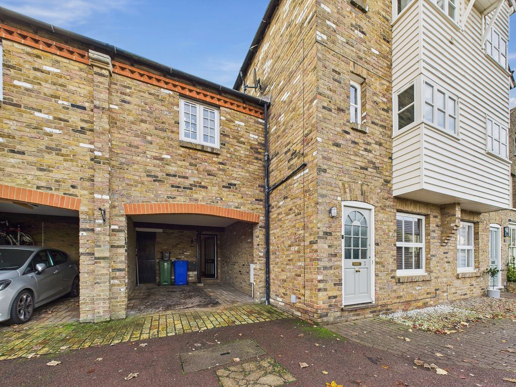Property photo 1 of 9 2 Bed Terraced House To Rent St. Johns Road, Faversham Me13
