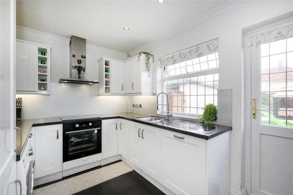 Property photo 3 of 18 Kitchen