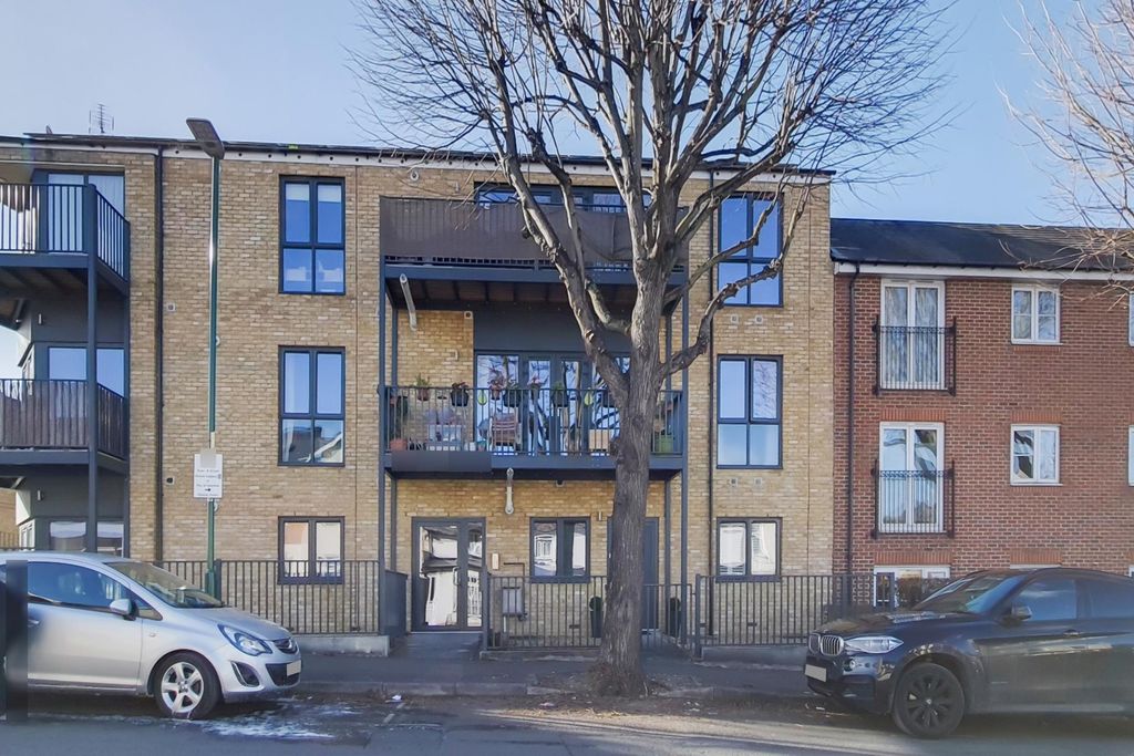 Property photo 1 of 18 Photo 0