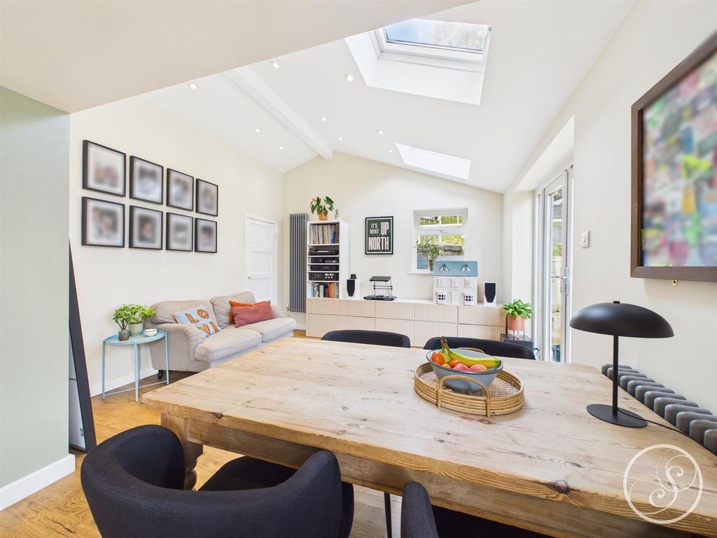 Property photo 3 of 25