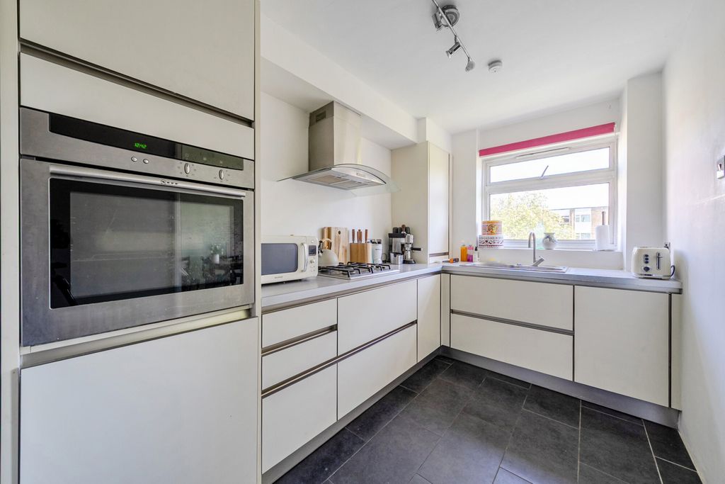 Property photo 3 of 12 Kitchen
