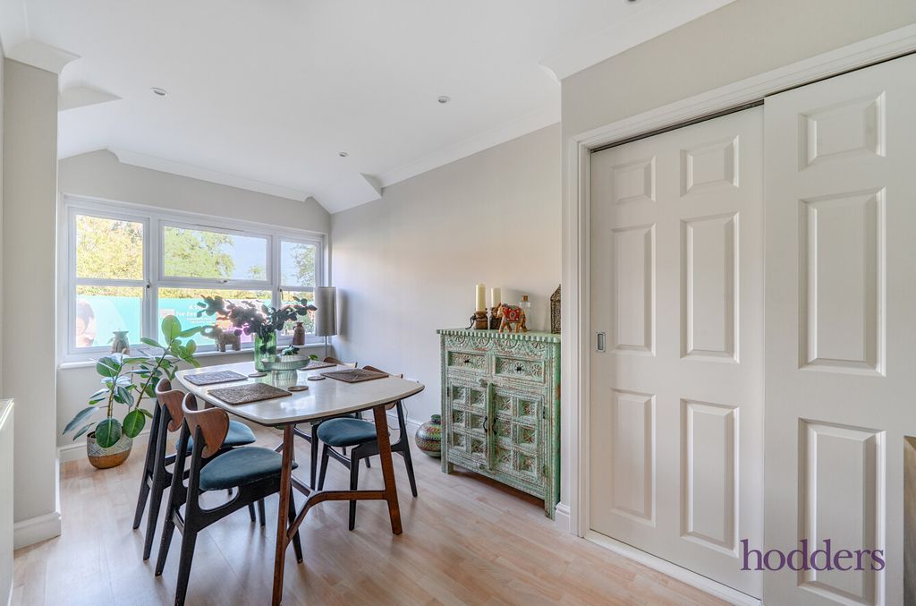 Property photo 2 of 22 50A3A7Fb-505c-47F...