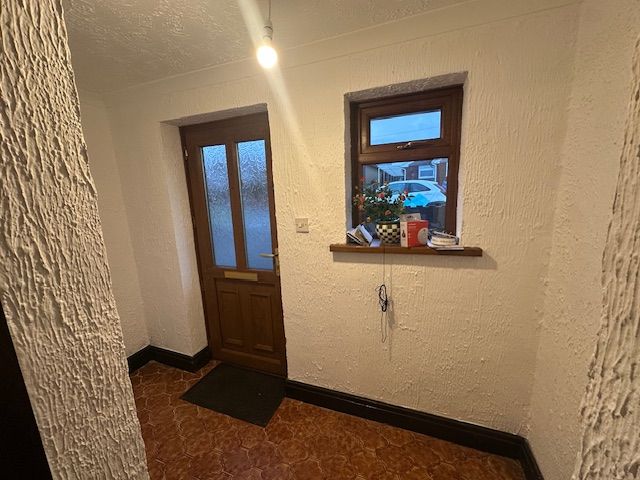 Property photo 2 of 9 Entrance Hall